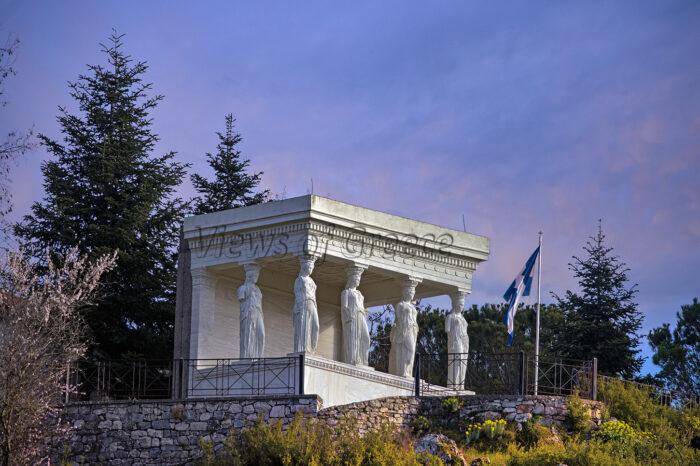 Χορεύοντας με τις Καρυάτιδες στον Πάρνωνα